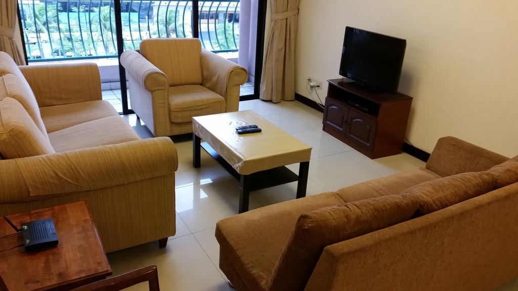 Marina Court Kota Kinabalu- Bigger Group Stay Together- 6 Bedroom Apartments Habitación foto
